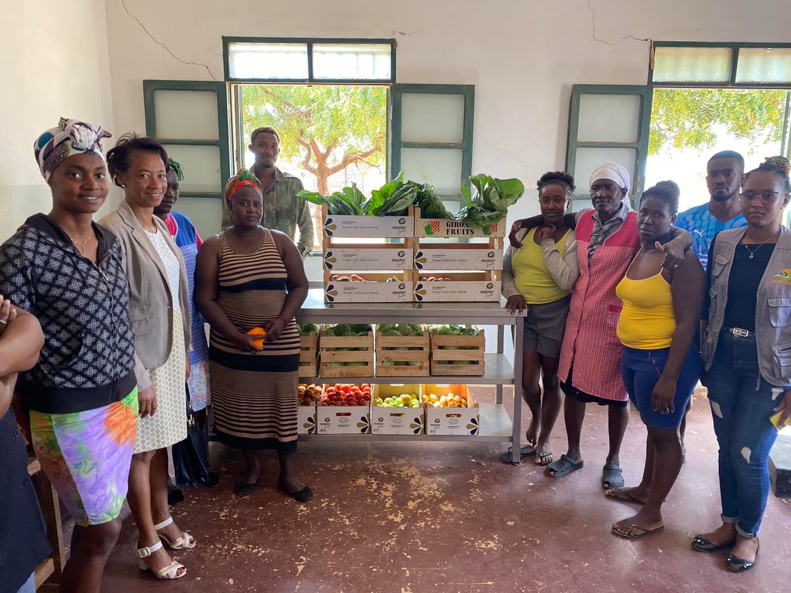 Escolas da Freguesia de Nossa Senhora da Luz Recebem Produtos de Agricultores Locais