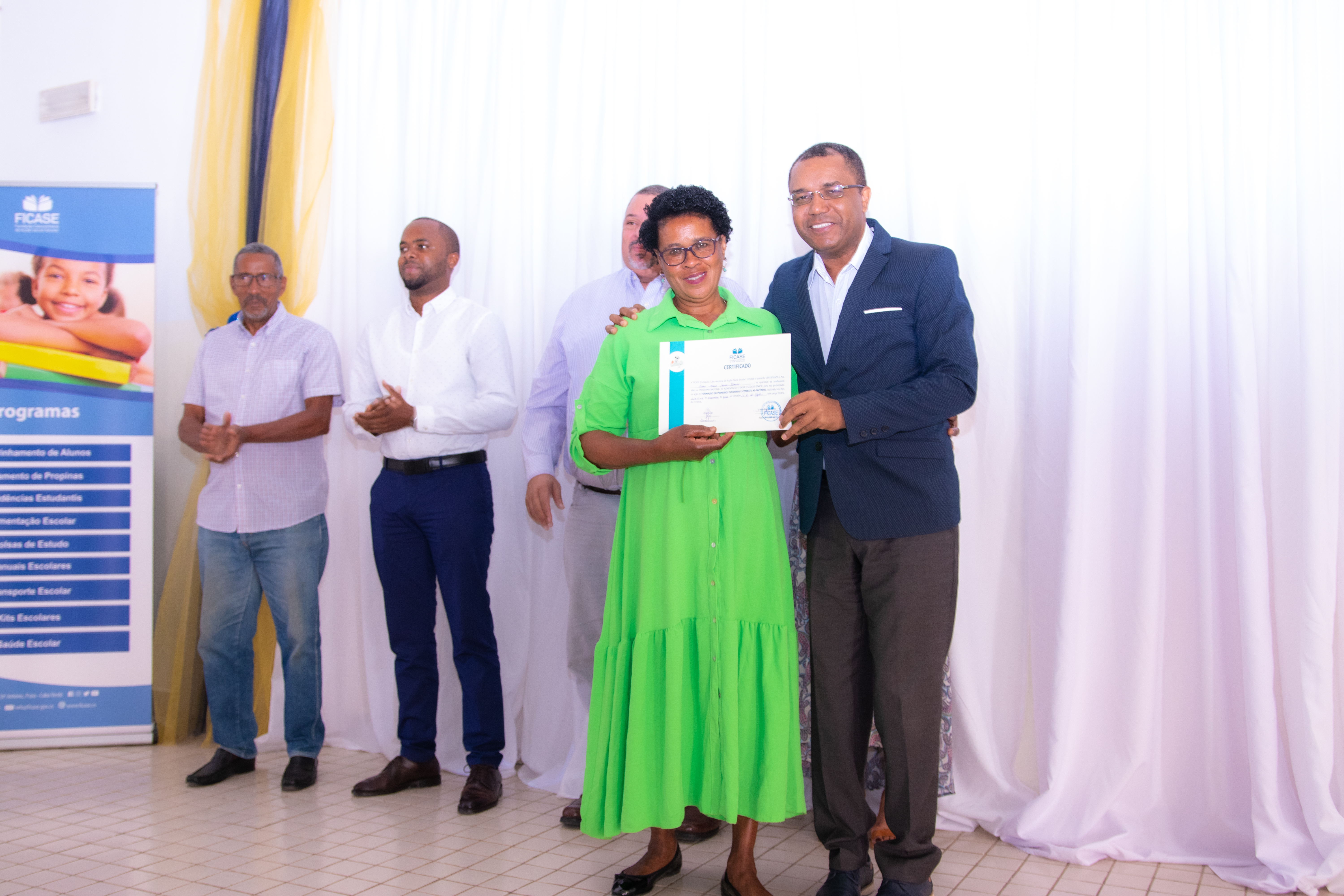 Ministro da Educação presidiu a cerimónia de entrega certificados de formação às cozinheiras das Cantinas Escolares de Santiago Norte