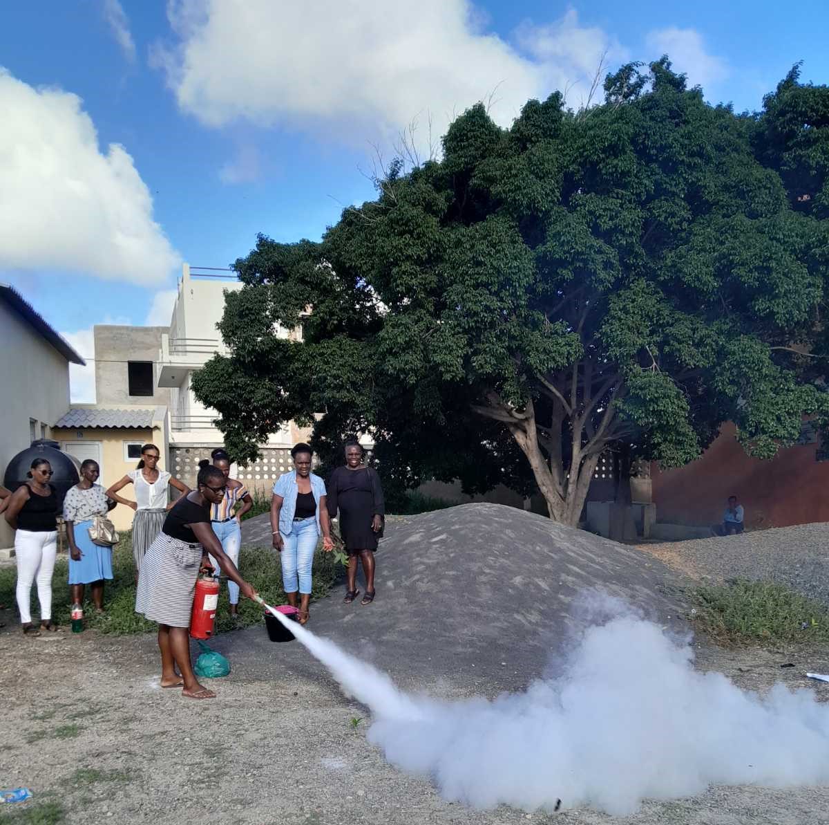 Cozinheiras das Cantinas Escolares na Ilha do Maio Recebem Formação em Primeiros Socorros e Combate ao Incêndio