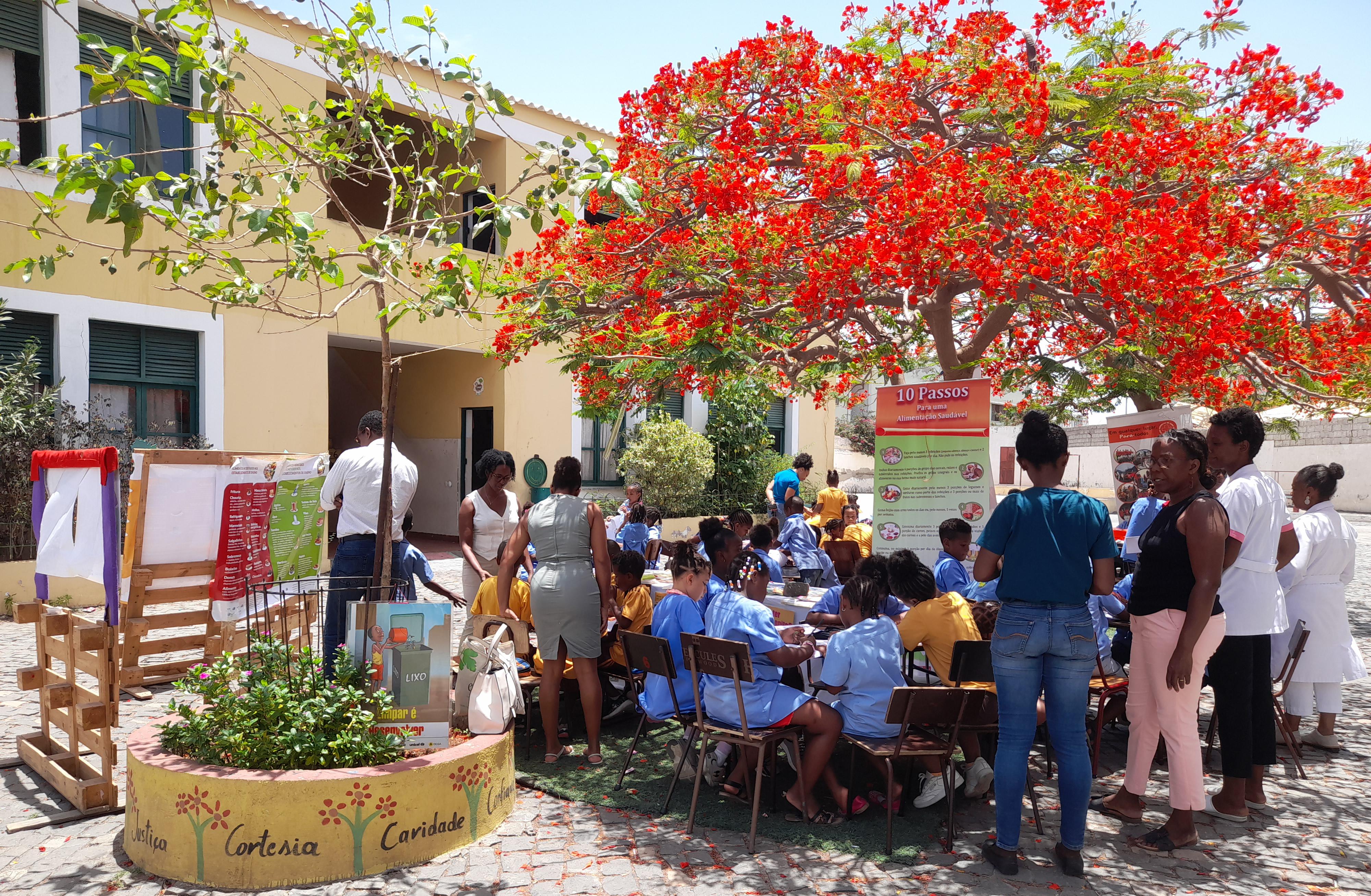 FICASE participa na “Feira sobre os Cuidados da Saúde da Criança” na Escola Nova Assembleia, Praia.