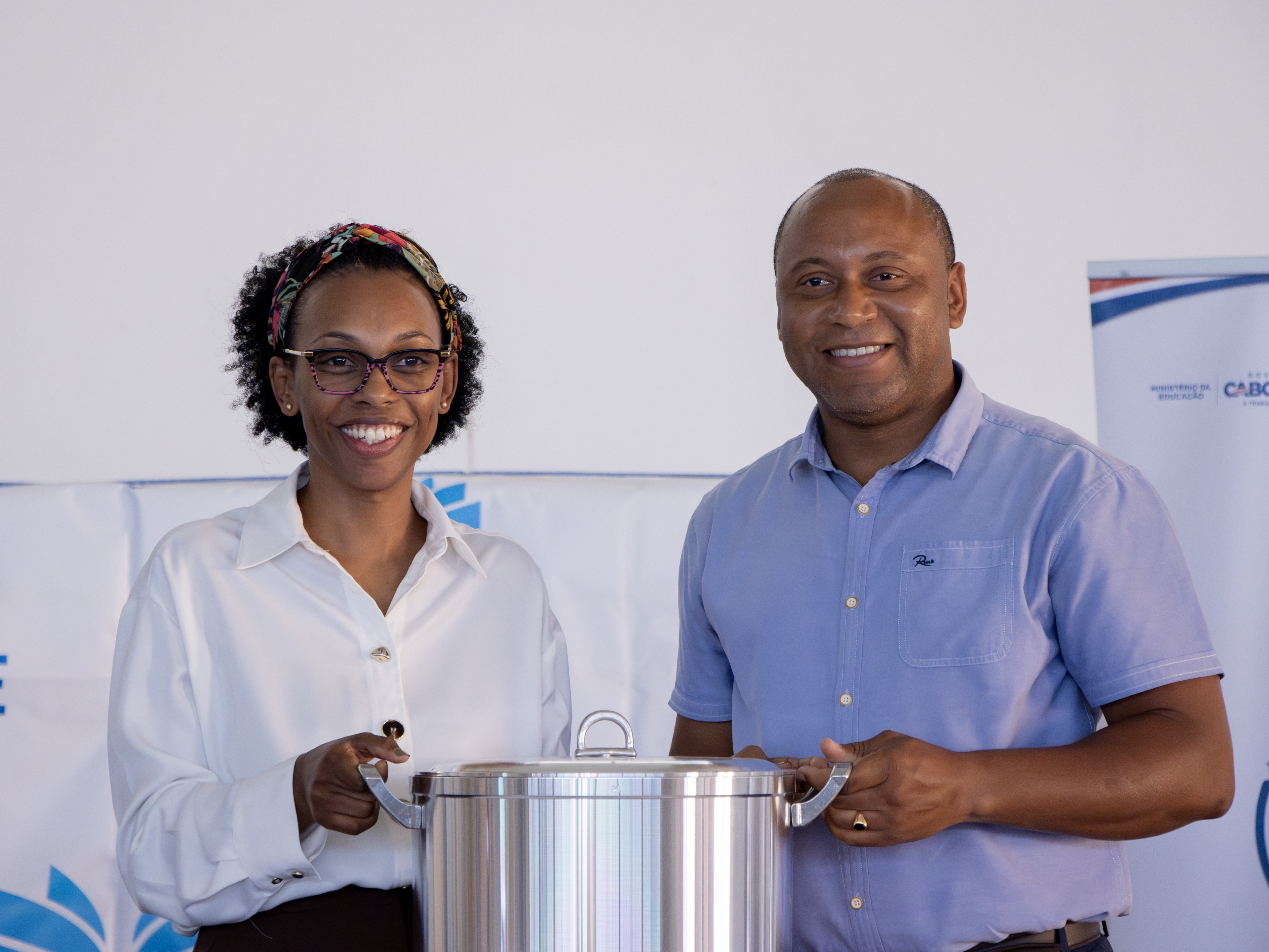 FICASE Entrega Equipamentos e Utensílios de Cozinha às Câmaras Municipais destinados aos Jardins de Infância Públicos
